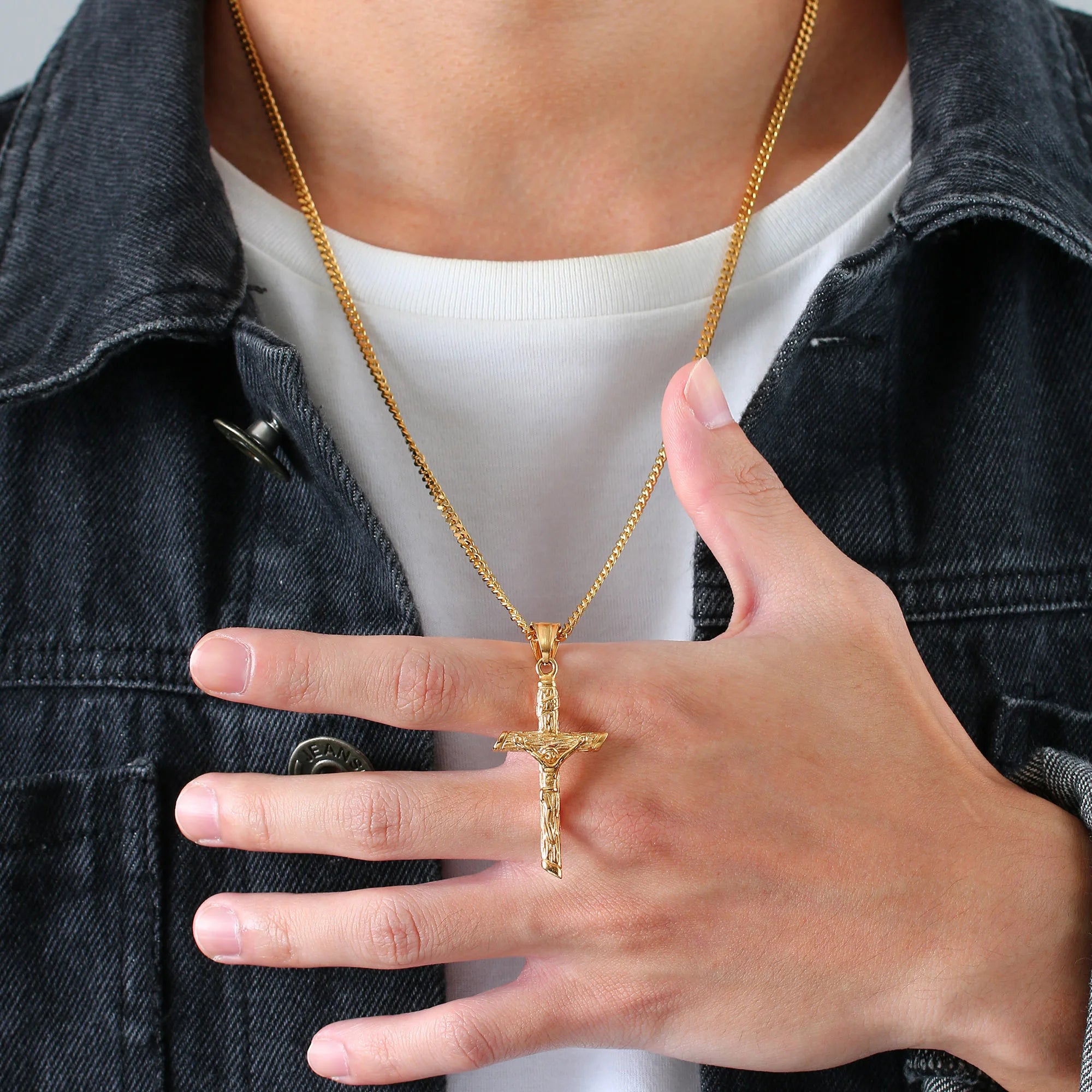collar de Jesús en la cruz